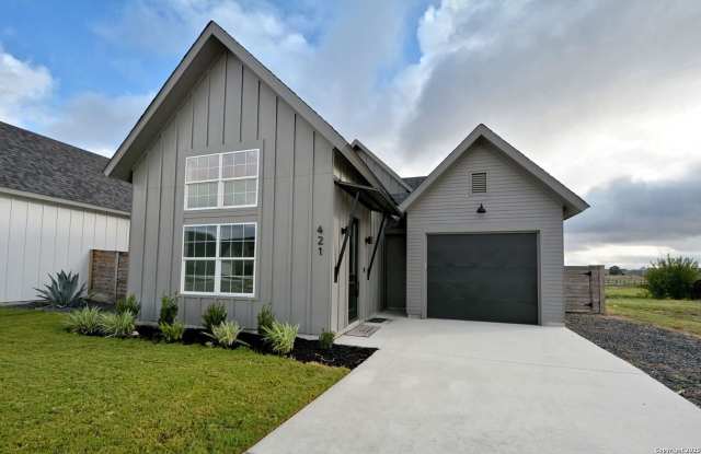 421 CONSTANCE DR Gallery 1