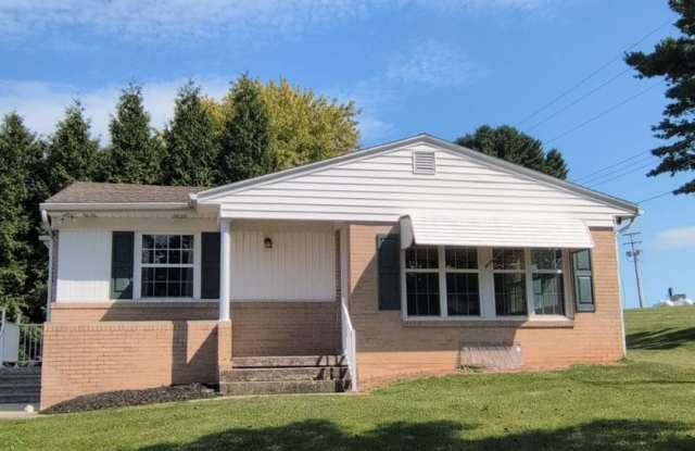 Single Family Home with Attached Garage Gallery 1