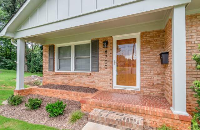 Space. Privacy. Possibility. — Your 4BR/4BA, 1.43-Acre Charlotte Retreat Awaits! *** Special offer! One Month Free *** Gallery 3