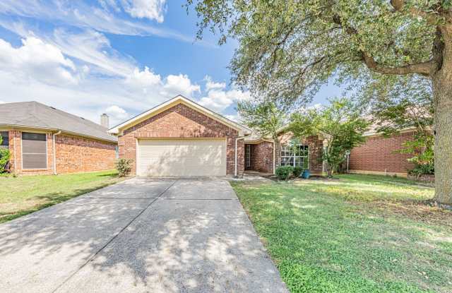 Lovely 3 bedroom, 2 bath home in The Lakes of River Trails near schools, shopping  more! 3180 Silent Creek Trail, Fort Worth, TX 76053 - 3108 Silent Creek Trail, Fort Worth, TX 76053