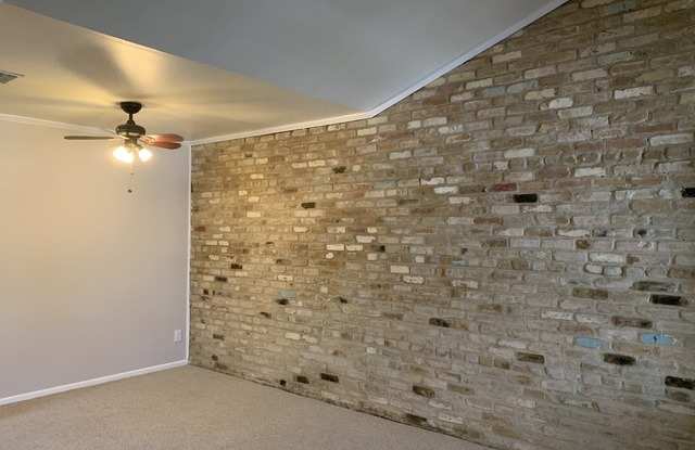 215 W Mistletoe Ave # 205 Gallery 4