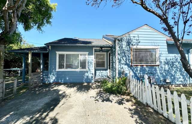 Charming Furnished 3-Bedroom Arcata Home with Bonus Loft + Fenced Yard - 1465 R Street, Arcata, CA 95521