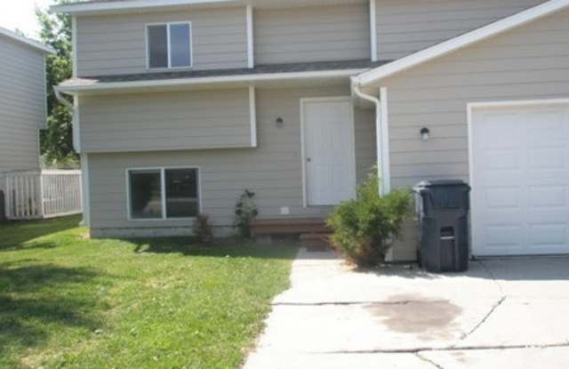 4 Bedroom, 2 Bathroom Duplex - Pet Friendly photos photos
