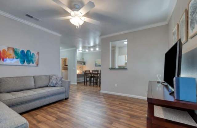 5743 N Knoll Gallery 1