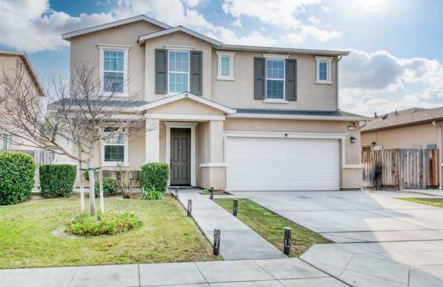 Wonderful 4 Bed / 2.5 Bath - 5798 East Beck Avenue, Fresno, CA 93727