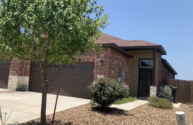 3/2/2 Duplex / Creekside Crossing / Xeriscape Front Yard / Fenced in Backyard / Covered Back Patio / CISD photos photos