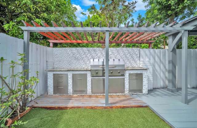 835 Northwest 41st Court Gallery 4