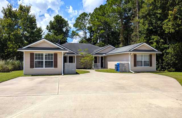 **SPECIAL for this 3/2 Duplex on 12 month lease** CURRENTLY WAIVING ADMINISTRATIVE FEES OF $250 IF APPLY, APPROVED AND MOVE-IN BY END OF THE SEPTEMBER!! READY FOR IMMEDIATE MOVE-IN. photos photos