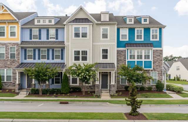 Beautiful 4 bed/3.5 bath townhome in the heart of Downtown Apex! photos photos