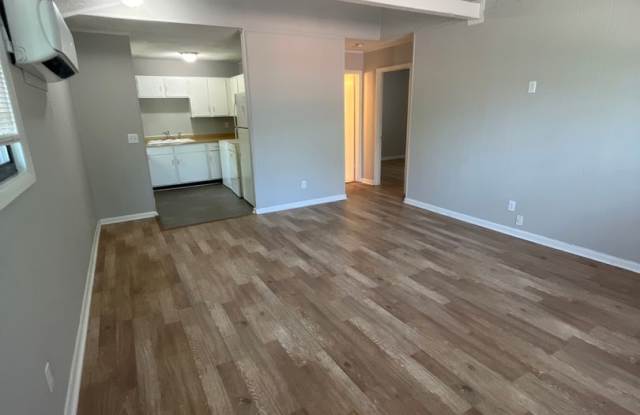 2 bedroom/1 bath duplex - 423 Cedarvalley Drive, Nashville, TN 37211