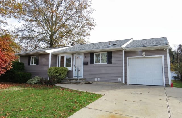 5 Manetto Drive - 5 Manetto Drive, Plainview, NY 11803