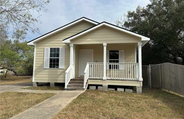 821 Avenue C - 821 Avenue C, Sinton, TX 78387