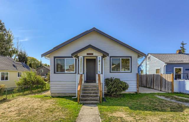 3bed/1bath Home in Great North Everett Neighborhood! Gallery 1