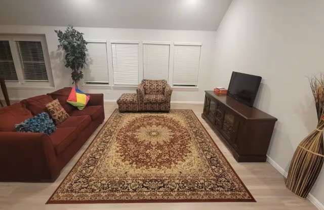 308 N Crescent Avenue N Gallery 2