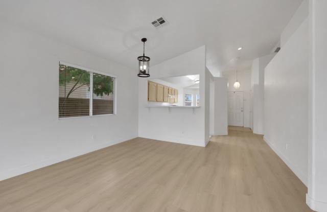Beautiful Single-Story Home with Updated Flooring! Gallery 4