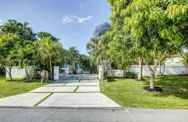 2601 NE 11th Ct photos photos