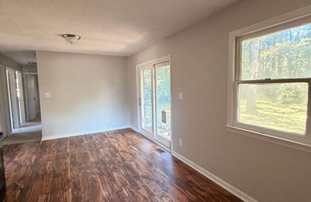 Spacious 3 bedroom 2 bathroom house Gallery 4