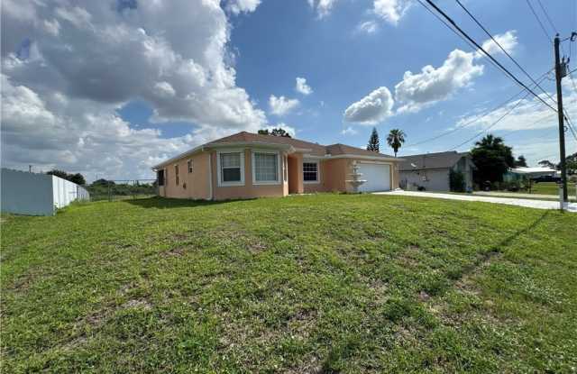 4914 7th Street W photos photos