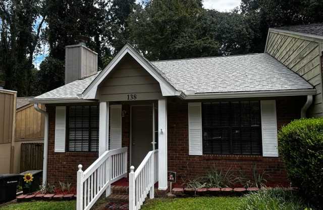 Gorgeous Freshly Remodeled 2 Bedroom 2 Bathroom Townhome Located Off of Park Avenue. Huge Fenced in Yard! photos photos
