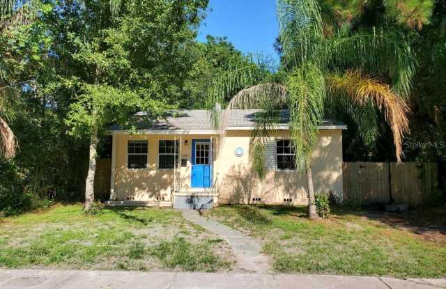 2930 VALENCIA WAY S - 2930 Valencia Way South, St. Petersburg, FL 33705