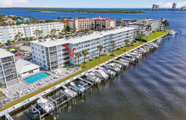 104 Paradise Harbour Boulevard unit: 203 photos photos