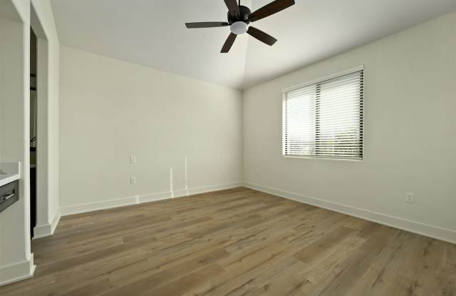 Lot 175 Gallery 4
