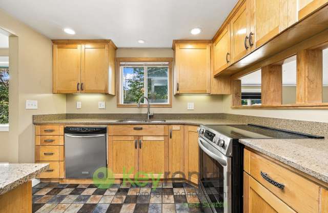 Charming Burien Retreat with Hardwood Floors and RV Parking Gallery 4
