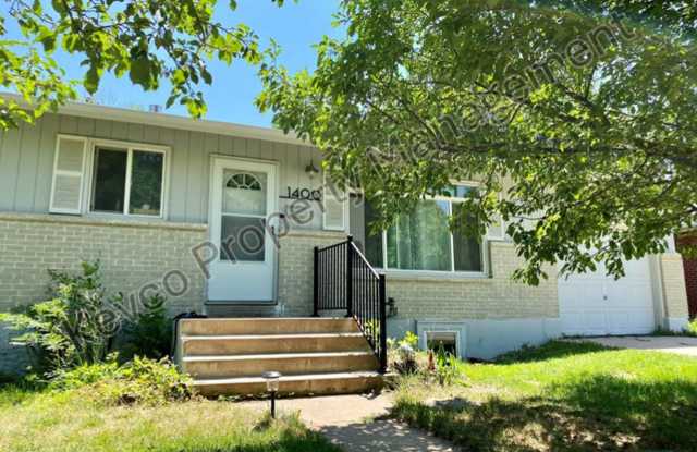 Home with Tons of Space!! Gallery 1