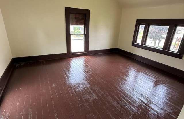 3 bedrooms 1.5 bath in peaceful and beautiful Utica photos photos
