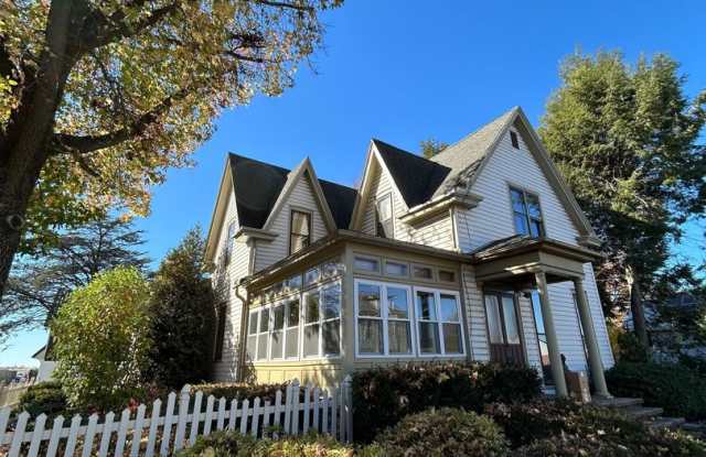 Beautiful, Large 4 Bedroom 1.5 Bath Home in Lancaster with Yard! photos photos