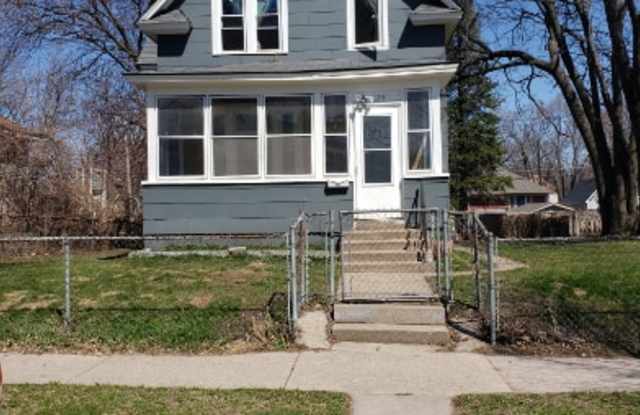 1139 Reaney Ave Gallery 2
