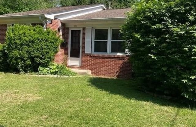 570 West Oak Street - 570 West Oak Street, Zionsville, IN 46077