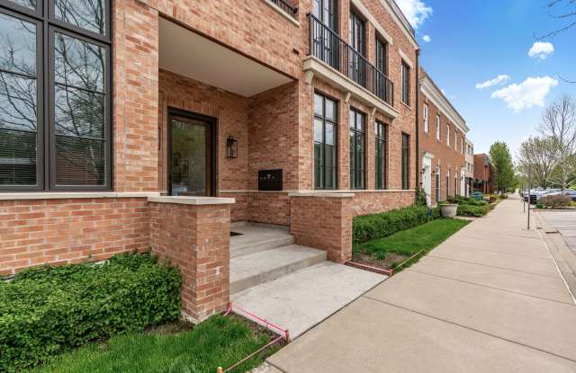 Lake Forest Lofts Gallery 1