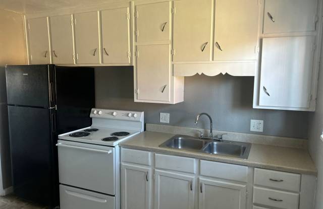 Forest Court Apartment Homes - 1048 Forest Court, Kansas City, KS 66103