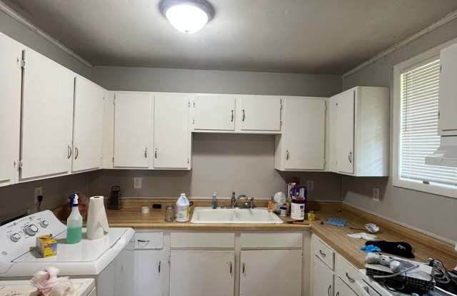 2 Bedroom/1 Bath Duplex at 423 Cedar Valley Dr. Convenient to Nolensville Pike, shops and restaurants photos photos