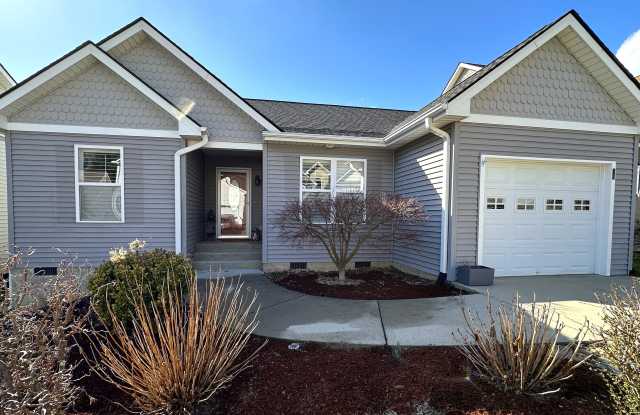 89 Woodcreek Cir - 89 Woodcreek Circle, Swannanoa, NC 28778