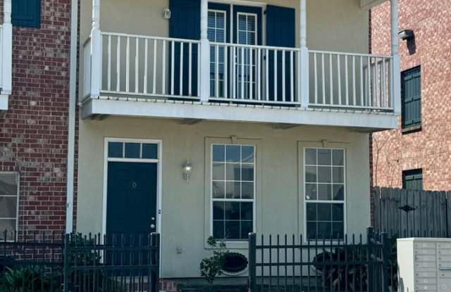 Beautiful and Spacious 2BD/2.5BA Condo in Denham Springs Area - 151 Aspen Square, Denham Springs, LA 70726