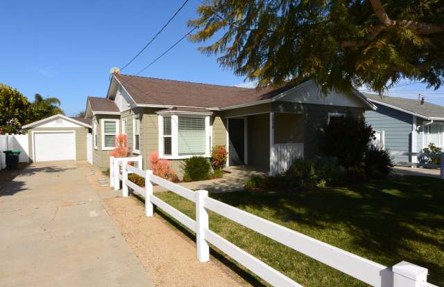 Charming 2 BD + Office, 1 BA Single Family Home, Eastside Costa Mesa - 1939 Fullerton Avenue, Costa Mesa, CA 92627