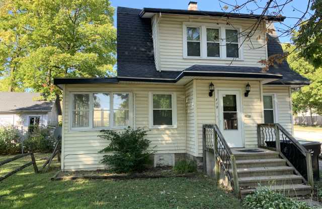 Pet Friendly 2BR House on Beloit's West Side photos photos
