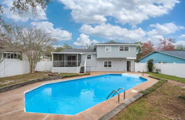 3 Bedroom w/ POOL in Great Location! - 1033 Juniper Avenue, Niceville, FL 32578