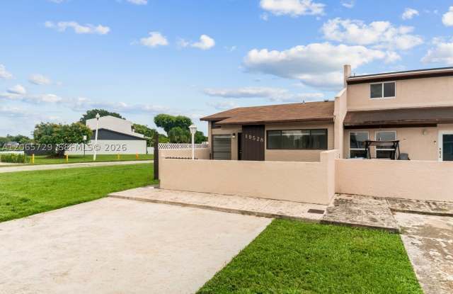 19528 NW 55th Cir Pl Gallery 2