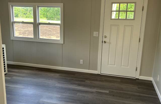 601 Moores Drive Gallery 4