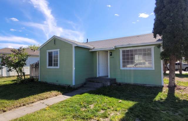Fully Remodeled with Garage, Yard Care Included & Free May rent with 1 Year Lease photos photos