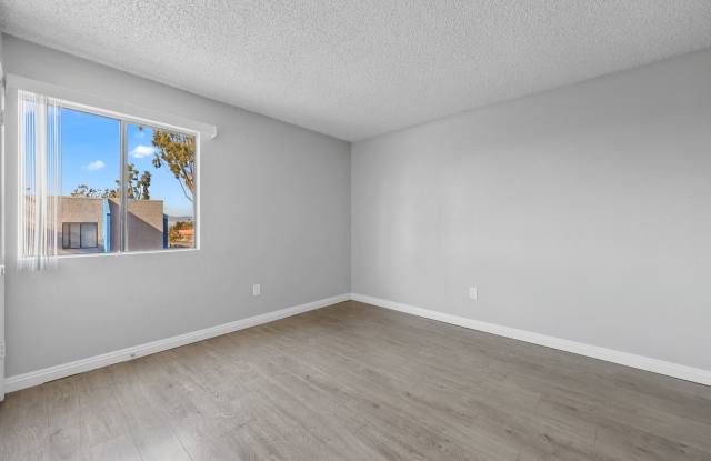 2940 Canyon Crest Dr. #11 Gallery 3