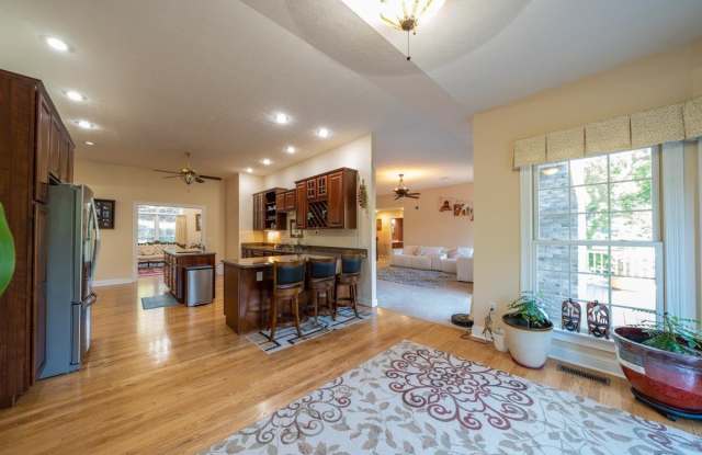 285 STEEPLECHASE DR Gallery 3