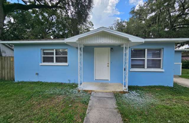 Charming 3-Bedroom, 2-Bath Home with Bonus Room and Detached Garage in Lakeland!! - 2721 Doyle Circle, Combee Settlement, FL 33801