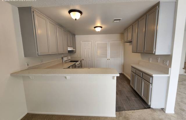 Price Lowered! Montclair 3 bedroom Townhouse Gallery 3