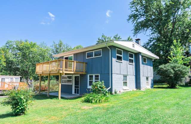 3 bedroom / 1.75 bathroom home for rent in Cedar Lake - 7301 West 140th Place, Cedar Lake, IN 46303