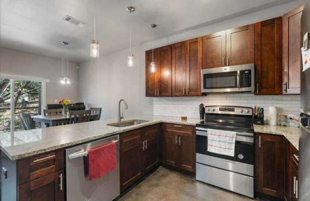 5800 Club House Drive A Gallery 2