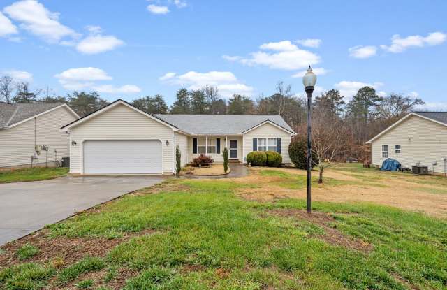 Amazing Home on Large Lot/3-BD 2-BTH in Lyman, District 5 Schools - 414 Sea Breeze Way, Spartanburg County, SC 29365